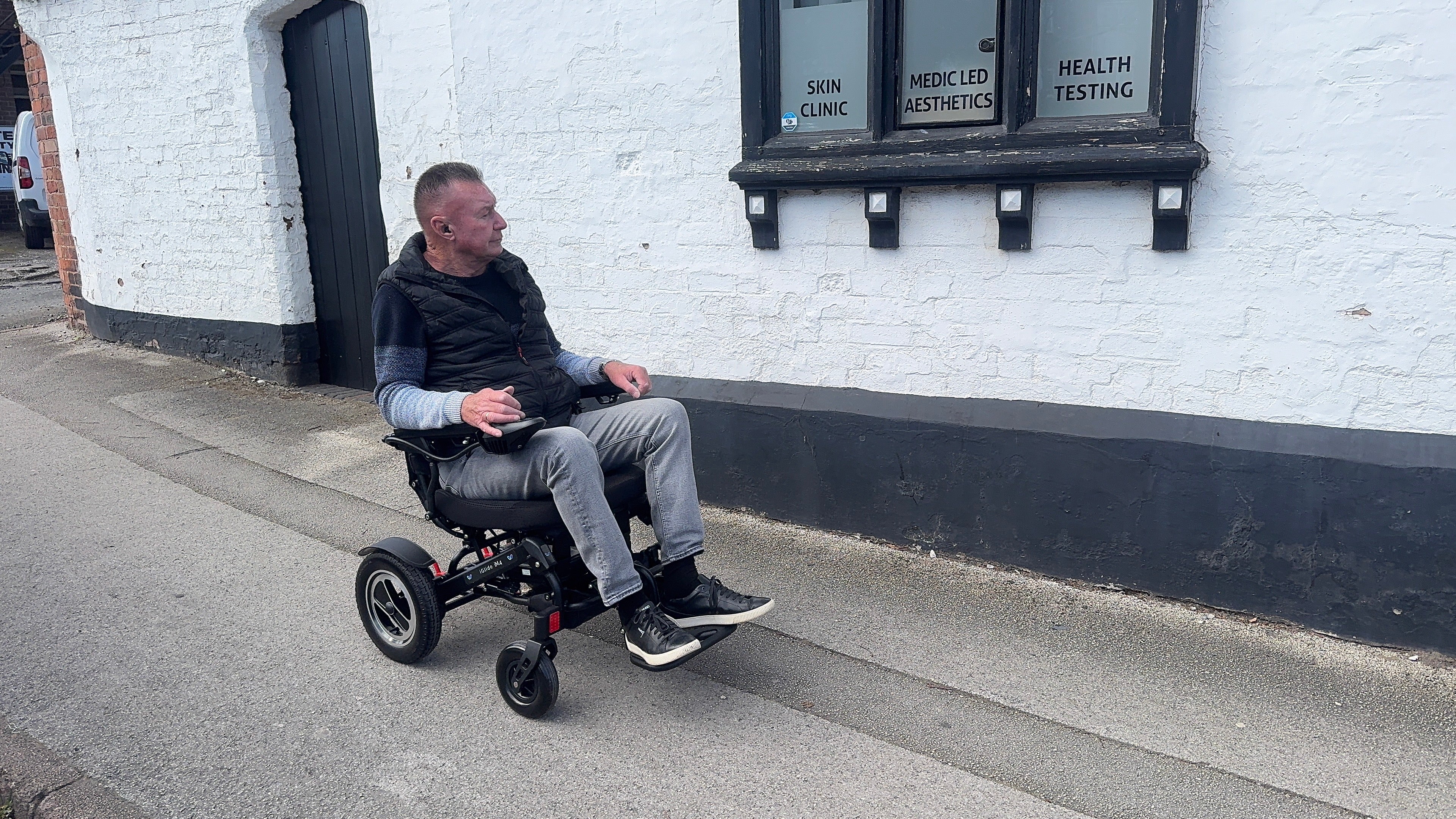 iM.4 Folding Electric Wheelchair